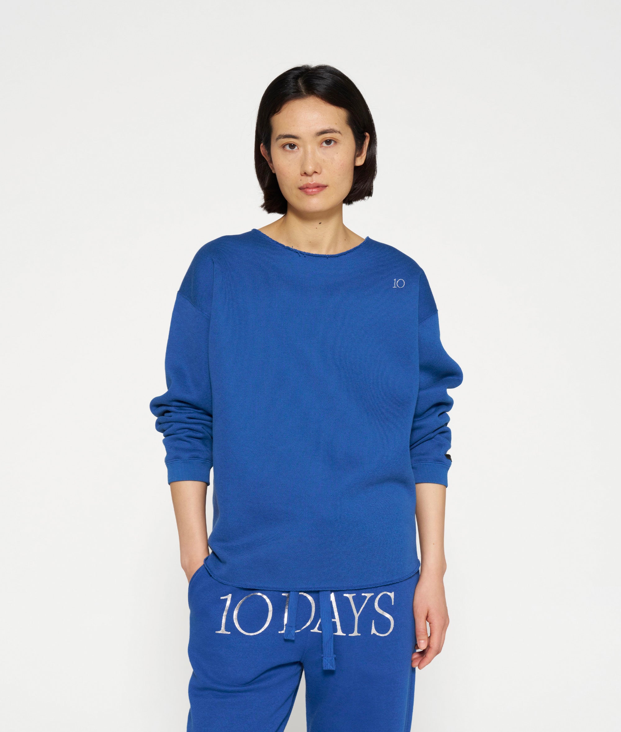 Raw edge statement sweater true blue - 10 days